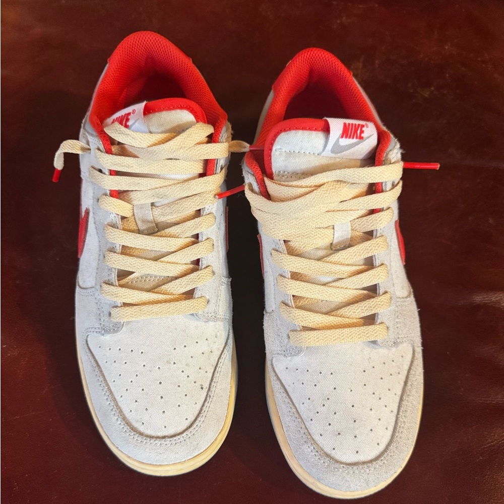 Size 8 Nike Dunk basketball shoes